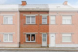 La maison est située à Bissegem, avec une connexion facile au centre de Courtrai, à la ville de Bissegem et aux principales routes d'accès. De...