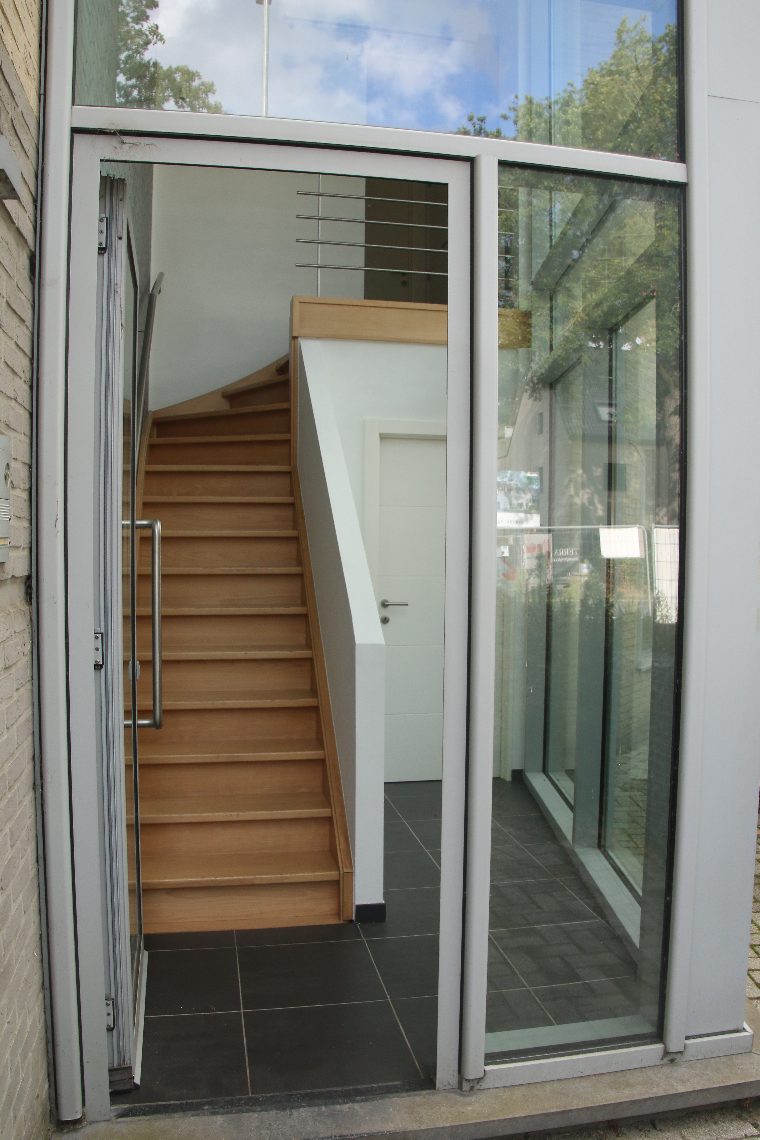 - photo 4