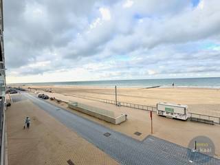 Zeedijk Oostende-Mariakerke - Ruim en deels gerenoveerd 3 slaapkamer appartement op de Zeedijk met kelderberging en mogelijkheid aankoop...