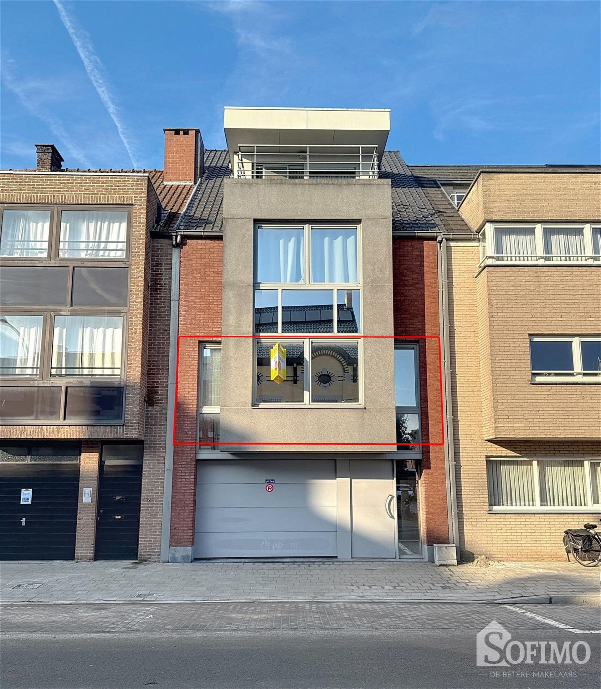 INSTAPKLAAR 2 slaapkamer APPARTEMENT (84 m²) met AUTOSTANDPLAATS op wandelafstand van de Grote Markt te ROESELARE - foto 1