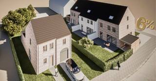 Ontdek dit kleinschalig woonproject in de Molenkouter te Zottegem, met 1 open en 3 geschakelde woningen, ideaal gelegen op wandelafstand van station, bushalte, winkels en de markt.<br />De woningen zijn praktisch ingedeeld en bieden een gezellige leefruimte met open keuken, 3 ruime slaapkamers, 2 toiletten en een zolder bereikbaar via vaste trap, ideaal als extra kamer, bureau of hobbyruimte.<br />U kiest zelf de afwerking: sleutel-op-de-deur of ruwbouw wind- en waterdicht, volledig volgens uw wensen.<br />Troeven:
<ul>
	<li>Mogelijkheid tot aankoop aan 6% BTW</li>
	<li>Centrale ligging nabij station en voorzieningen</li>
	<li>3 slaapkamers</li>
	<li>Vaste trap naar zolder (extra mogelijkheden)</li>
	<li>Keuze in afwerking</li>
</ul>
Interesse in betaalbaar nieuwbouw wonen in Zottegem?<br />Neem vandaag nog contact op voor meer info of een bezoek ter plaatse!