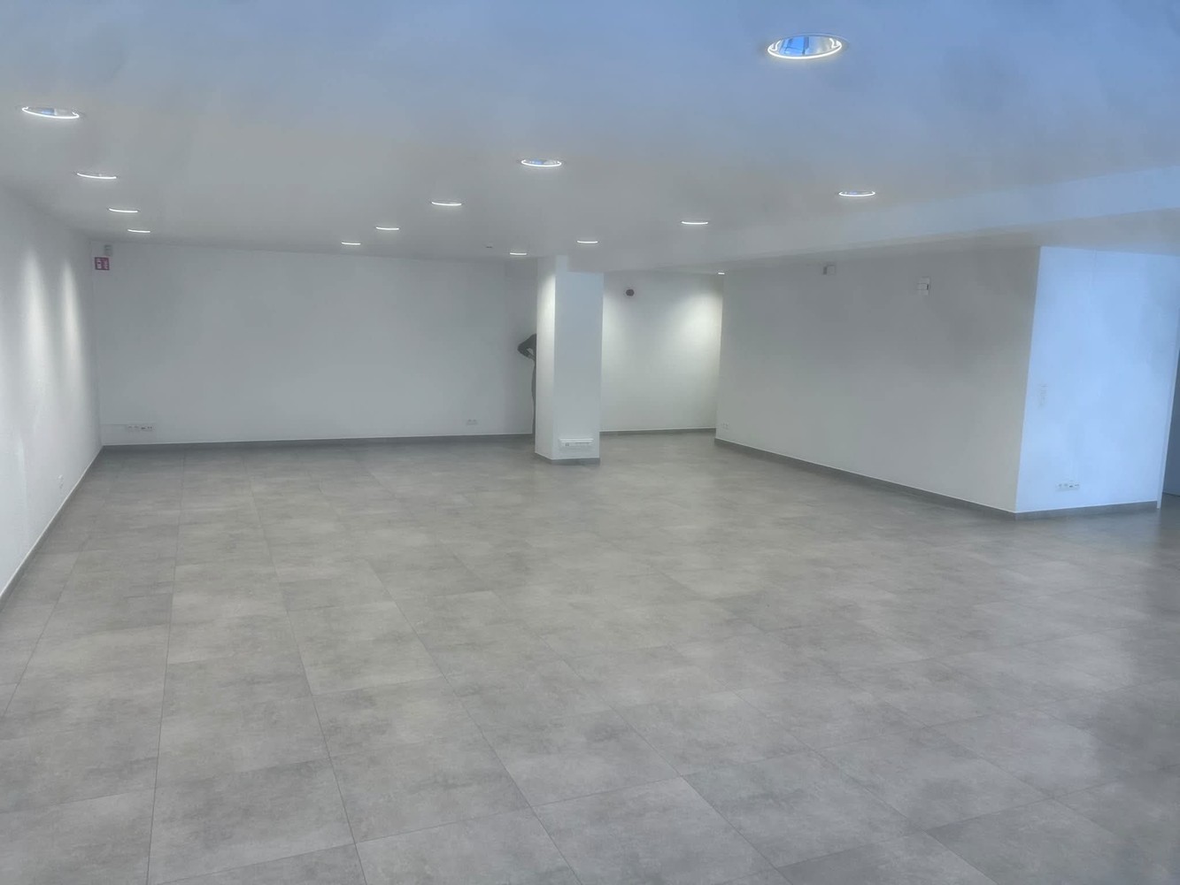 Instapklare, hoogwaardig afgewerkte kantoorruimte (165 m²) met private staanplaats - foto 4