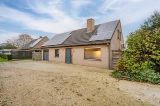 In een rustige en aangename woonwijk te Geluwe bevindt zich deze vrijstaande woning (575 m2 perceel) op Pastoor Pypestraat 6. Dankzij de...