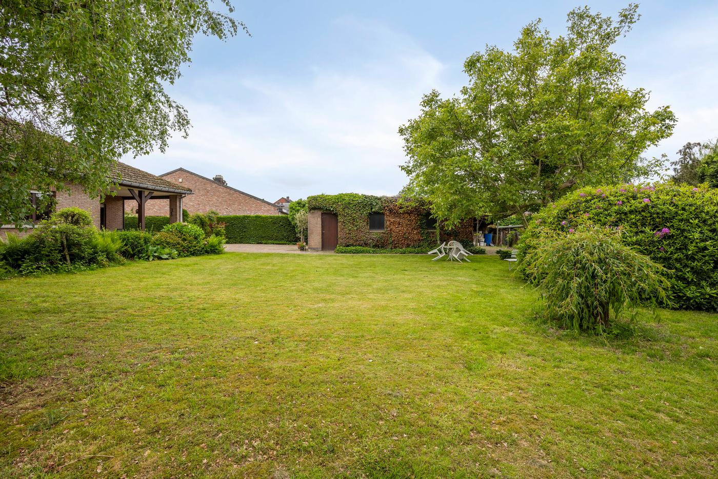 Ruime, goed onderhouden woning met dubbele garage en grote tuin - photo 2