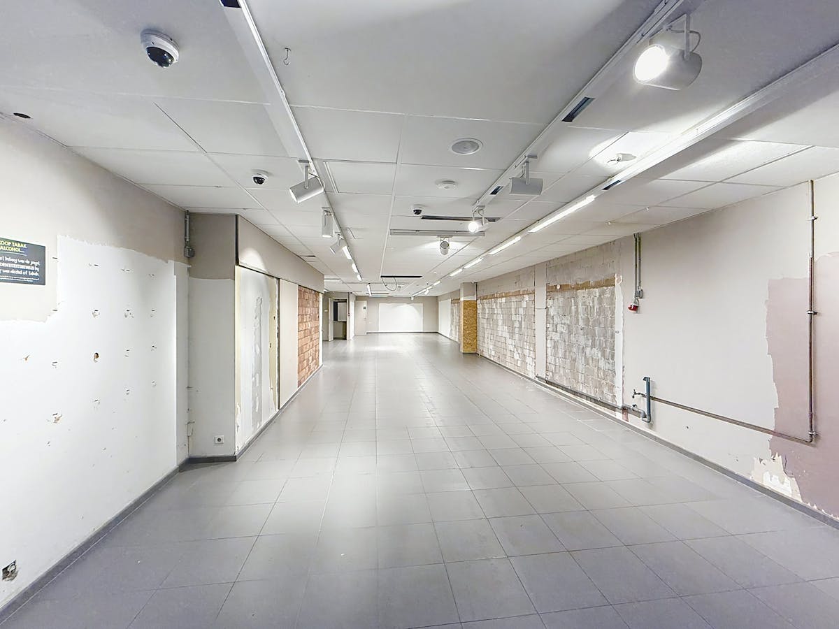 Ruim handelspand te huur in het bruisend hart van Veurne - foto 4