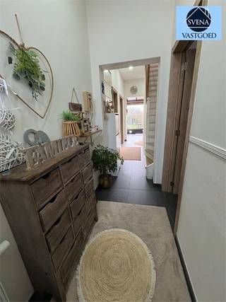 ZEER MOOIE EN EIGENTIJDSE WONING MET 4 SLAAPKAMERSRichtprijs: 375.000 euro Deze woning is gelegen nabij winkels, scholen, openbaar vervoer,... Op het...