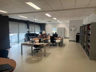 - openspace 280m² <br />- over Kinepolis in de Haven van Antwerpen.<br />- parkeerplaatsen (bij te huren)<br /><br />Per direct beschikbaar