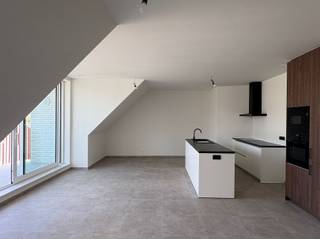 In het charmante Stekene bevindt zich dit instapklare en energiezuinige nieuwbouwappartement op de derde verdieping van een moderne residentie...