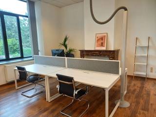 <p><span>Ces bureaux sont situés à seulement 100 mètres de la gare de Louvain et sont facilement accessibles en transports en commun, à vélo et en voiture. Le bâtiment dispose dun parking couvert avec des emplacements disponibles à la location en supplément. Deux bornes de recharge pour véhicules électriques sont également disponibles. Des espaces darchives ou de stockage supplémentaires peuvent également être loués.</span></p><p><span>Le loyer comprend notamment les charges, laccès à Internet, lutilisation de la salle de réunion et de la cuisine communes, le nettoyage des parties communes ainsi que divers frais dentretien. La quote-part du précompte immobilier est également incluse dans le loyer.</span></p><p><span>La durée du bail est négociable, avec des possibilités à partir dun an.</span></p><p><span>Pour plus dinformations ou pour organiser une visite, contactez-nous au 078/48 47 00 ou consultez notre site web : <span>https://www.ap-p.be</span></span><span>.</span></p>