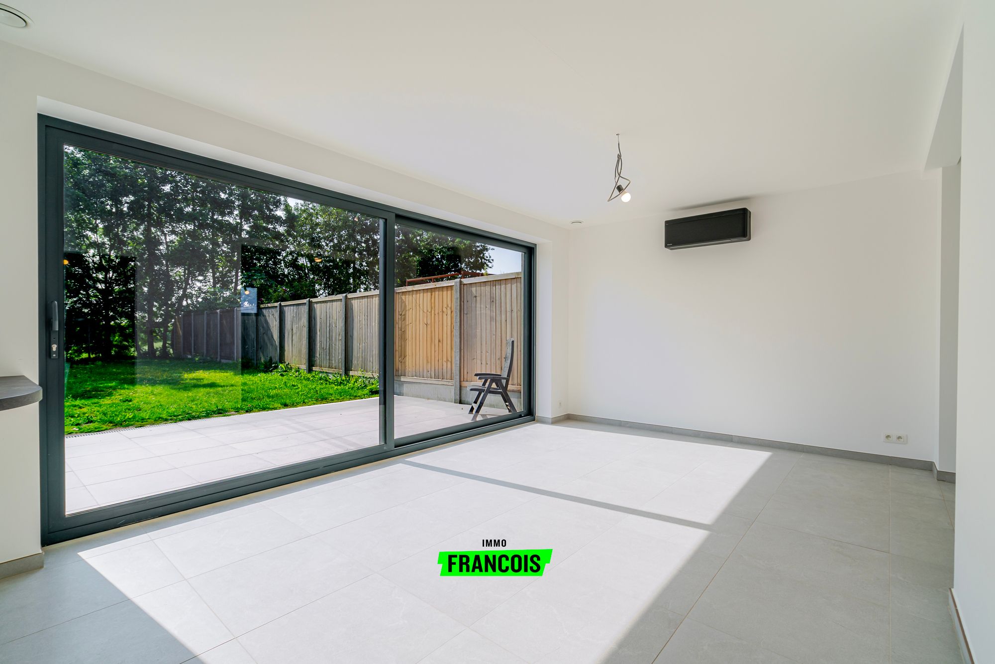 Volledig gerenoveerde woning met 5 slaapkamers te koop in Kaprijke. - foto 3