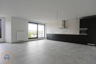 6% DE TVA ! Plus d'information sur les conditions à l'agence. Agréable appartement au deuxième étage situé à l'arrière du bâtiment. Deux chambres...