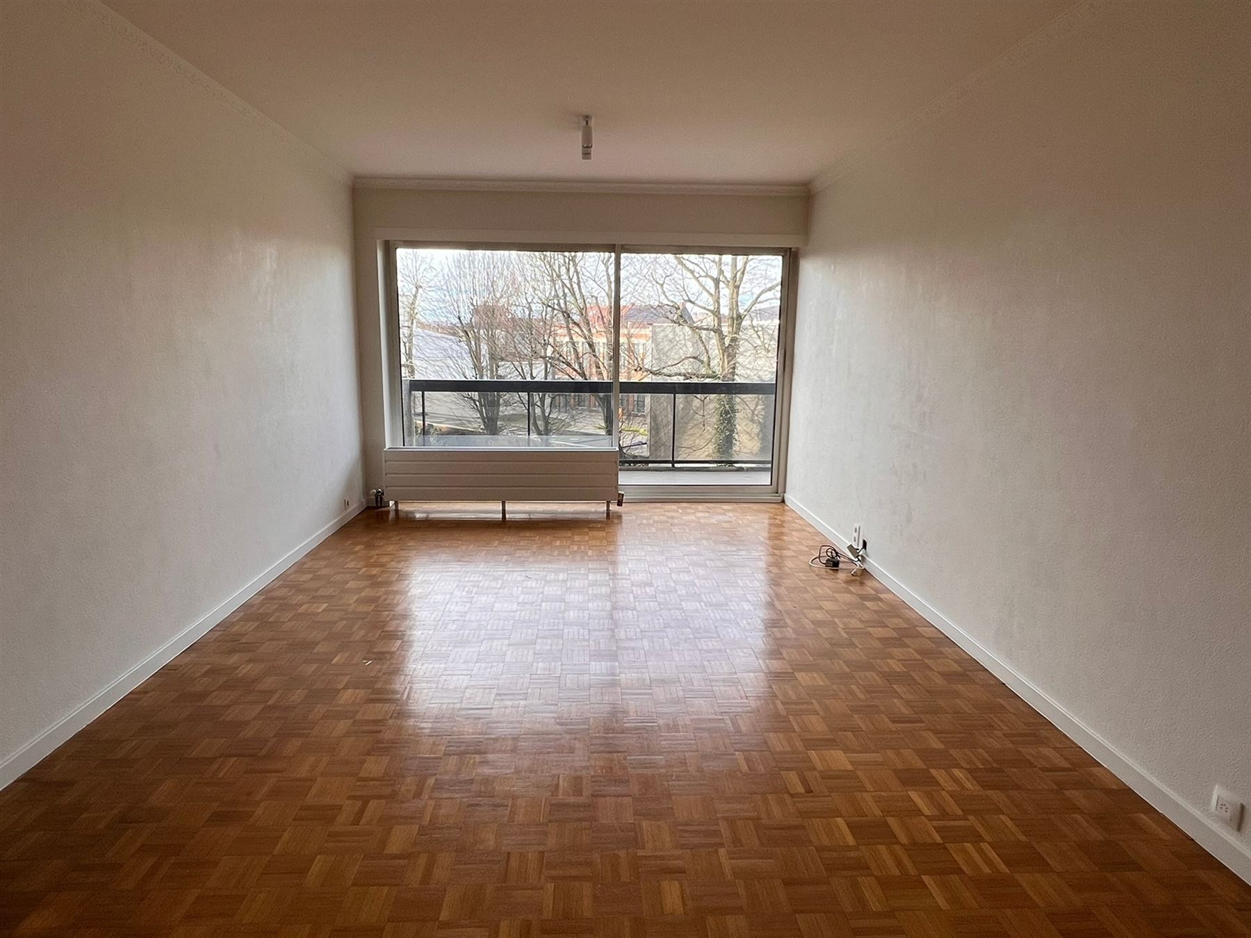 Renovated 1-bedroom apartment - photo 2