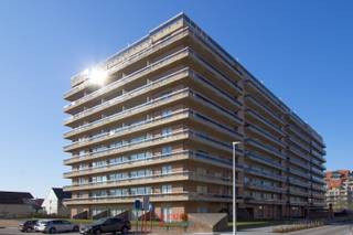 Deze vastgoedtopper van maar eventjes 56m² (!) biedt vanop zijn 9ste verdieping fantastische zichten naar het hinterland. Om maar niet te spreken...