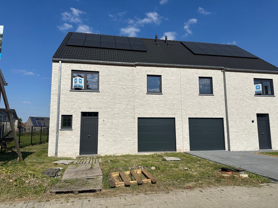 Hectaar builds spacious semi-detached new-build homes in Blaasveld. - photo 1