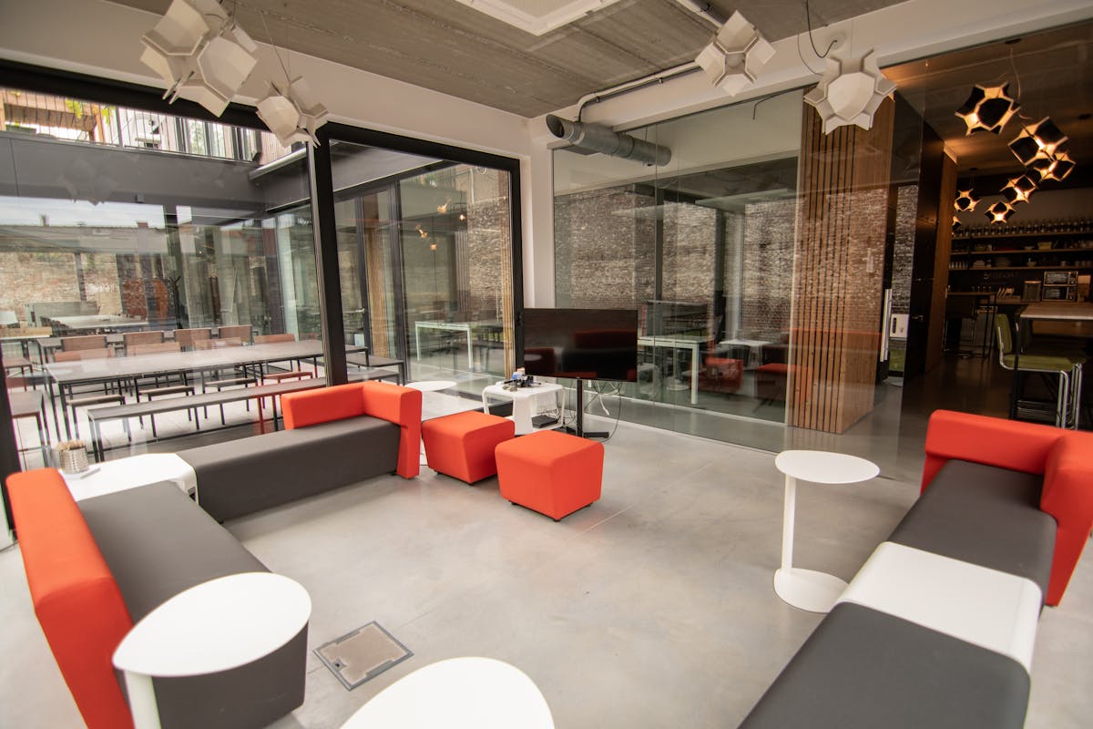 Office building (552 m²) for rent at a prime location in Ghent Dampoort - photo 2