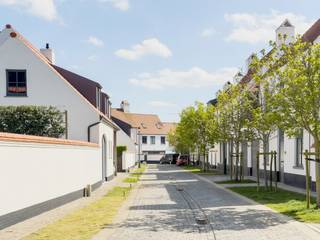 In de authentieke dorpskern van Ramskapelle bieden wij u dit uitzonderlijk zeldzame perceel bouwgrond van 348m² aan, gelegen in de recente en kwalitatief uitgevoerde verkaveling “De Tegelrie”.<br /><br />Dit unieke stukje grond baadt in het licht dankzij de ideale zuidelijke oriëntatie en geniet van een bijzonder rustige en groene leefomgeving. <br /><br />Het dorp ademt authenticiteit en charme, met alle rust van een landelijke setting, maar behoudt een vlotte bereikbaarheid via invalswegen en openbaar vervoer naar het centrum van Knokke-Heist en Brugge. <br /><br />Heeft u interesse? Alle informatie is te verkrijgen via immo | NANO - 050 60 60 78 of info@immonano.be.<br /><br />U bent eveneens van harte welkom op afspraak in ons bureel, gelegen aan de Natiënlaan 231 te Knokke-Heist, voor een vertrouwelijk gesprek.