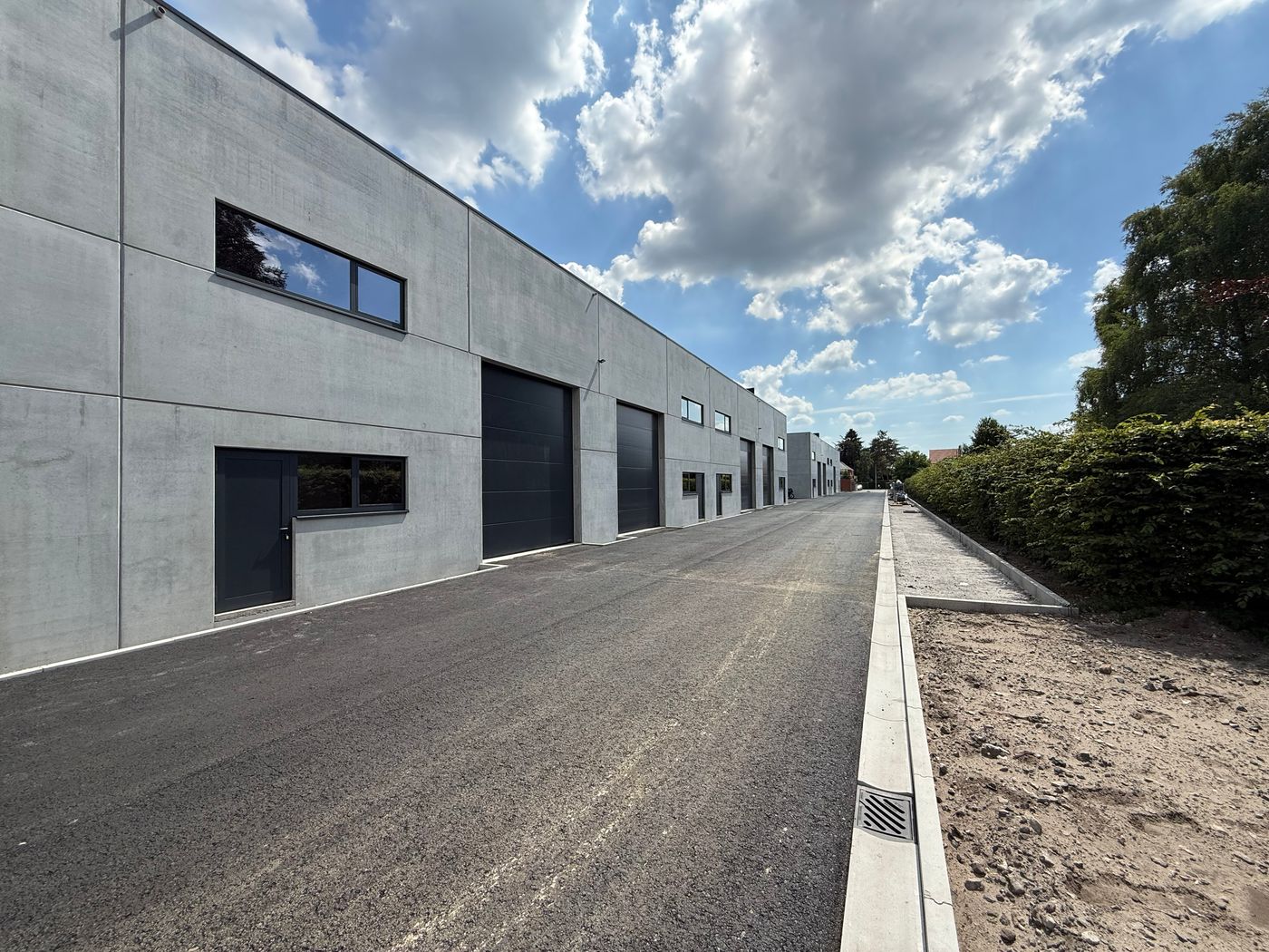 448 m² nieuwbouw KMO-unit op 500 m van de N9 - photo 5