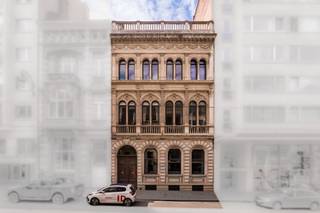 <p><span>HOTEL DE MAITRE D’EXCEPTION mixte (bureau et logements) situé à deux pas de l’avenue Louise et de la place du Châtelain :</span></p><p><span> </span></p><p><span>Ce bien exclusif (terrain de +/- 7a20) est équipé d'une cour, d'emplacements de parking et d'anciennes écuries et offre de nombreuses possibilités (plus de 850 m2).</span></p><p><span> </span></p><p><span>Doté d’une remarquable façade signée par un architecte de renom, l’hôtel (+/- 1901) dont le caractère d'origine a été préservé se compose comme suit :</span></p><p><span>Rdc :</span><span> Hall d'entrée, cage d'escalier en chêne avec vitraux, salle de réunion +/- 55 m2 (colonnes et cheminée en marbre, lambris en marqueterie, moulures, parquet), bureau +/- 39m2, local conciergerie +/- 8m2, cuisine +/- 9m2</span></p><p><span>Entresol :</span><span> Espace sanitaires</span></p><p><span>1°étage :</span><span> Vaste palier, bureaux de direction +/- 28 m2 & 26 m2 (moulures, parquet, ...) avec balcons, bureau +/-13 m2, salle de réunion et bureau +/- 70 m2</span></p><p><span>2° étage : </span><span>Beau plateau destiné au logement (à aménager) </span></p><p><span>Mansarde :</span><span> Belle surface de +/- 130 m2</span></p><p><span>Sous-sol :</span><span> Bel espace +/- 54 m2 avec cour anglaise et escalier extérieur, local chaufferie, caves, locaux compteurs</span></p><p><span>Valorisation possible (bureau ou logement) d'une partie du sous-sol et du comble moyennant l'obtention d'un permis d'urbanisme</span></p><p><span>Chaudière à condensation au gaz - Alarme - Volets - Toiture isolée - Contrôle de l'installation électrique en cours - ... .</span></p><p><span> </span></p><p><span>Les abords comptent 8 emplacements de parking.</span></p><p><span> </span></p><p><span>Les anciennes écuries, </span><span>bâtiments réunis en U autour d'un préau,</span><span> se composent d'une charmante maison 3 chambres (PEB G - 117 m2) et d'une zone archive (+/- 77 m2) - entrepôt (+/- 34m2).</span></p><p><span> </span></p><p><span>À découvrir !</span></p><p><span> </span></p><p><span>Informations non contractuelles</span></p><p><span>Offre valable sous réserve d'acceptation des vendeurs</span></p><p><span> </span></p><p><span> </span></p>