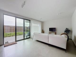 If you are looking for a ground floor apartment with 2 bedrooms and a cozy garden, then this topper is definitely for you! It has an area of 85 square meters and a garden of 22 square meters.<br /><br />LAYOUT:<br />GLV:<br />- entrance hall<br />- cozy living space with lots of light<br />- open kitchen with all appliances<br />- nice garden with large terrace<br />- practical storage next to the kitchen<br />- bathroom with walk-in shower, sink and towel heater<br />- laundry/second storage<br />- bedroom 1<br />- bedroom 2<br />- guest toilet<br /><br />GENERAL:<br />- garage box required to rent: €75 per month<br />- energy efficient with an E level of E8<br />- BEN house<br />- huge practical apartment<br />- nice garden with an open feeling<br />- lots of light<br />- curtains and light fixtures provided and fully painted<br />- new building 2025<br /><br />The quickest way to visit this property? Request your visit via the red button on our website (www.dewaele.com) and you will be contacted by our rental expert Jolien. Appointments cannot be made by phone. For other questions, you can contact us by phone at 056 605 605.