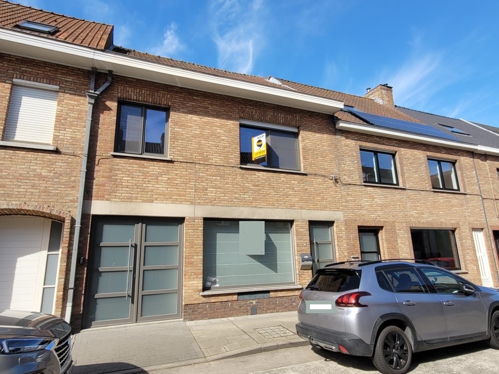 Degelijke woning met uitweg en tuin met zicht op de weide - foto 4