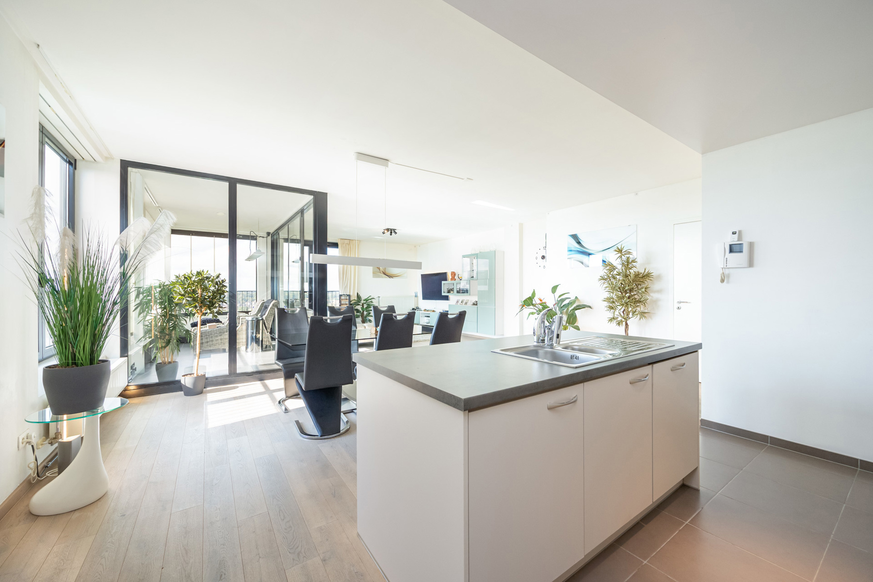 Modern appartement met uitzicht op de Nieuwe Kaai - foto 5