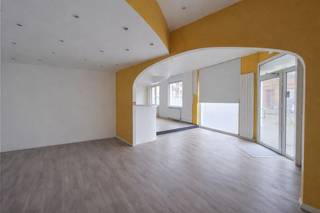 Handelspand te huur gelegen te Diksmuidelaan 170, 2600 Berchem. Dit ruim hoekpand van ca. 100 m² is gelegen in een populaire café- en handelsbuurt...