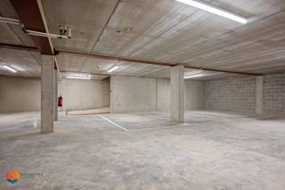 Residentie "DE MEEUW", een kleinschalig gebouw, bevindt zich op een goede locatie te Westerlo in de nabijheid van winkels, scholen en het openbaar vervoer. Deze ondergrondse parkeerplaatsen bevinden zich op de kelderverdieping en zijn bereikbaar via een sectionaal poort.<br /><br />Contacteer ons voor meer informatie op info@boonstravastgoed.be of 0474/78 07 73.