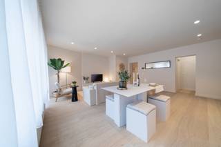 Instapklaar, energiezuinig en centraal gelegen: stijlvol gerenoveerd appartement in hartje Kortrijk!Dit prachtig gerenoveerde gelijkvloers...