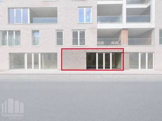 Fenomenaal gelegen nieuwbouw <strong>kantoorruimte/handelspand</strong> met een oppervlakte van 129 m²<strong> </strong>te koop aan het Handelsdok, een absolute <strong>toplocatie in Gent</strong>.<br />De ligging biedt een uitstekende zichtbaarheid en bereikbaarheid, met de nabijheid van de<strong> R40 </strong>die zorgt voor een onmiddellijke verbinding naar de Land van Waaslaan (<strong>N70</strong>). Dit pand bevindt zich bovendien op slechts een kilometer van het <strong>station Gent Dampoort</strong>.<br /><br />De casco ruimte is gelegen op het gelijkvloers van het kleinschalige en moderne project "<strong>Dockside Gardens</strong>", dat bekend staat om zijn architecturale uitstraling en kwaliteitsvolle afwerking. Het project biedt niet alleen kantoorruimte, maar ook gemeenschappelijke groene zones en (overdekte) parkeermogelijkheden.<br />Deze lichtrijke kantoor- of handelsruimte geniet van veel natuurlijk licht dankzij de grote raampartijen, en heeft een privatieve ingang die voor extra comfort en exclusiviteit zorgt. Naast de 129 m² zijn er nog twee <strong>andere units beschikbaar </strong>met oppervlaktes van respectievelijk 91 m² en 120 m², wat flexibiliteit biedt voor verschillende noden en budgetten.<br /><br />Contacteer dan<strong> PANORAMA B2B GENT KANTOREN</strong> voor meer inlichtingen, gedetailleerde plannen of om een vrijblijvend plaatsbezoek in te plannen via het nummer<strong> 0477 44 39 30</strong>.