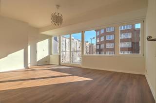 Just steps away from the Cimetière d’Ixelles area and the ULB, discover this freshly renovated apartment that immediately stands out thanks to...