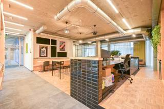 Op zoek naar een strategisch gelegen kantoor met uitstraling én toekomstpotentieel?Dit instapklare kantoorgebouw van 650 m² bevindt zich op de...