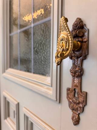 <p>Are you looking for office space in Leuven? We offer an excellent opportunity on Blijde Inkomststraat, right in the heart of the city.</p>
<p>The building features 20 separate office units spread across four floors. The offices range in size from 20 m² to 40 m² and can be combined according to your needs. You can rent a single office, or even an entire floor with five offices. This makes the building suitable for both small and larger businesses.</p>
<p>In addition to the office spaces, we also offer parking spaces for rent in the underground garage. This can be convenient for you and your employees, or for clients arriving by car.</p>
<p>On the ground floor of the building, you will find a shared kitchen equipped with all basic necessities — a perfect spot to relax during breaks. There is also a meeting room available for use with colleagues or clients.</p>
<p>During lunch breaks, you can enjoy the garden area, where picnic tables provide a comfortable setting for your meals. The garden offers a peaceful atmosphere in the middle of the city.</p>
<p>The building is equipped with an elevator, making it easy to access all floors.</p>
<p>The location on Blijde Inkomststraat is ideal — right in the center of Leuven, close to shops, restaurants, and other amenities.</p>
<p>In short, our building offers great flexibility for companies seeking office space in Leuven. Whether you need a small office or an entire floor, we have the space to suit your needs. Contact us for more information or to schedule a viewing.</p>
<p>If you are interested in one or more office units, don’t hesitate to get in touch with BVM Vastgoed at 016 23 21 45 or via info@bvm-vastgoed.be.</p>