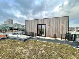 Aan het Sint-Pieters station bevindt zich op de 3de verdieping van residentie <strong>"</strong>NORA<strong>"</strong> dit nieuw 1-slaapkamer-appartement; Volledig geschilderd, voorzien van lichtarmaturen en automatische lamellen op maat; Afwerking in parketvloeren en tegelvloeren; Indeling: inkomhall met plaats voor vestaire, apart toilet met handwasbekken, leefruimte met open keuken met alle comfort: koelkast, combi-oven, vitroceramische kookplaat, ingebouwde afzuigkap, enkele gootsteen, vaatwas; 1 comfortabele slaapkamer met leuke glaspartij, Badkamer met wastafel, spiegel en inloopdouche; berging met aansluiting vr wasmachine ; Gezellig appartement met mooie afwerking met stijlramen tot op de grond, uitgevende op een groot dakterras met mooi verzicht; stopcontact, kraantje en lichten voorzien; Gelijkvloerse fietsenberging en kleine opslagkelder; videofonie; Huur: 1.230 EUR + 50 EUR gemene kosten per maand; exclusief Elektr/Water/Internet; plaatstalen radiatoren; Airco aanwezig; EPC 128 Label B; Ruime parkeergelegenheid in de straat; Geen lift in het gebouw; Beschikbaar: 1 November 2026; Info en bezoek: info@elet.immo.