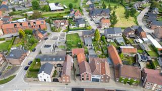 <strong>Bouwgrond voor halfopen bebouwing in het charmante Grote Spouwen (Bilzen)</strong><br /><br />Op zoek naar de ideale locatie om uw droomwoning te realiseren? Deze mooie bouwgrond voor halfopen bebouwing, gelegen aan de rustige Schoolsteeg in Grote-Spouwen, biedt een uitstekende combinatie van ruimte, ligging en potentieel.<br /><br />Met een perceeloppervlakte van <strong>3a 73ca </strong>geniet u hier van voldoende mogelijkheden om een comfortabele gezinswoning met tuin te bouwen, volledig afgestemd op uw eigen woonwensen.<br /><br />De rustige en kindvriendelijke omgeving zorgt voor aangenaam wonen, terwijl winkels, scholen en verbindingswegen zich op korte afstand bevinden. Hier woont u in een groene omgeving met een vlotte bereikbaarheid richting Bilzen en omliggende gemeenten.<br />Een ideale opportuniteit voor wie rustig wil wonen en toch alle voorzieningen binnen handbereik wenst.<br /><br />Zie jij jezelf hier al wonen en kriebelt het om eraan te beginnen? Neem dan gerust contact met ons op. We vertellen je met plezier alle details en bekijk samen met jou de mogelijkheden.<br /><br />Bel ons op het nummer: 0032 497 84 48 80<br />Of mail naar info@caenenvastgoed.be<br />Wie weet zet jij hier binnenkort de eerste steen!