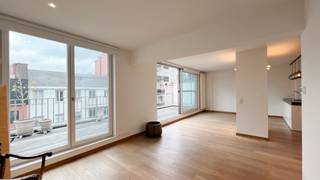 This spacious flat of approximately 95 m² is situated in a delightful location, between the Zuid district and the equally trendy Mechelseplein...