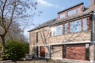 Gelegen in de zeer gegeerde buurt rondom Stockel, op wandelafstand van openbaar vervoer (tram 39 en metro) en de vele winkels van Stockel...