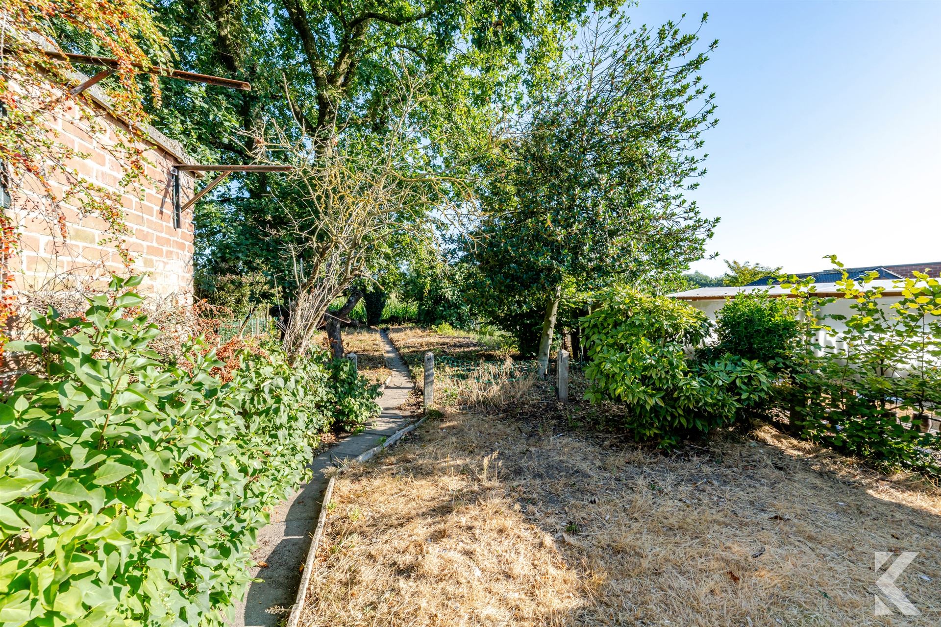 Ruime gezinswoning op 553 m² met garage en open zicht - foto 4