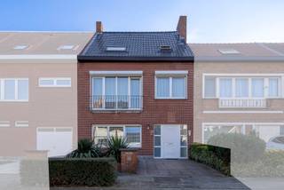 Deze woning is gelegen op een toplocatie in het populaire Destelbergen. De nabijheid van openbaar vervoer, de treinstations Gent-Dampoort...