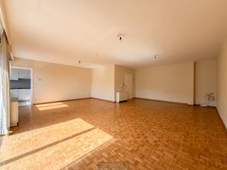 Met zicht op de Dender en vlakbij de markt van Geraardsbergen vindt u dit verrassend ruime appartement. Op een centrale ligging, met winkels, horeca,...