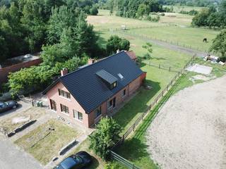 Deze gezinswoning ligt op een perceel van nagenoeg 7a. De tuin is zuidwest georiënteerd waardoor je volop kan genieten van de namiddag- en...
