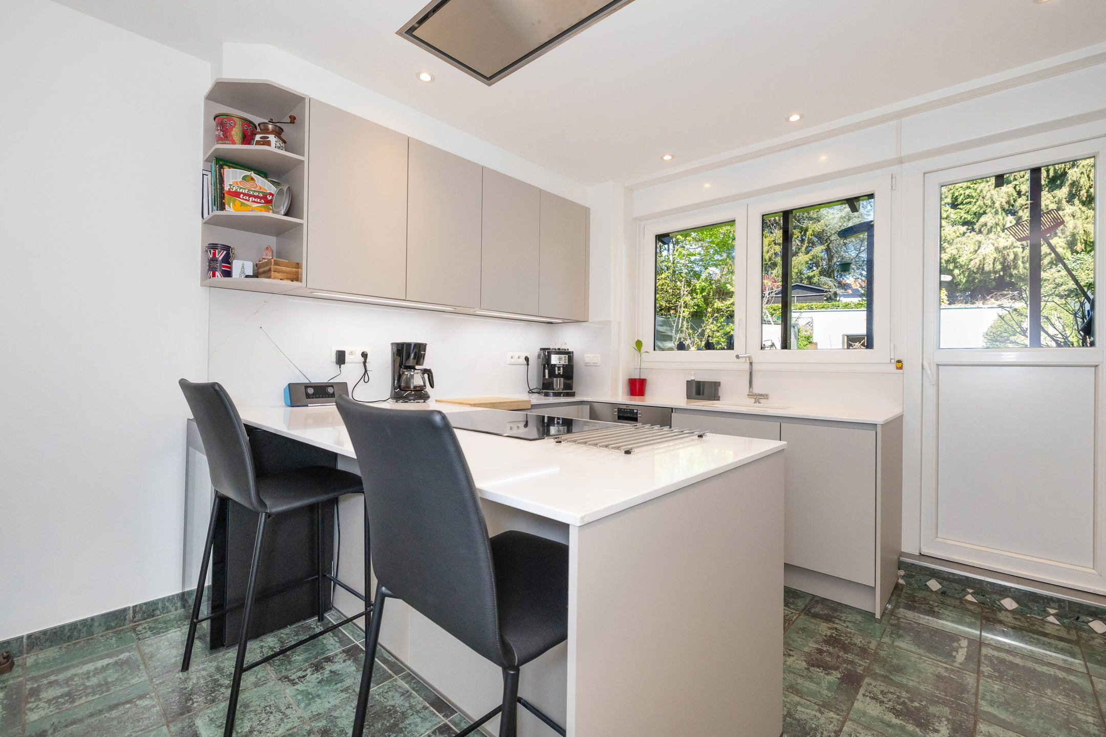 Mooie volumes en grote tuin, een zeldzaamheid in de stad - foto 3