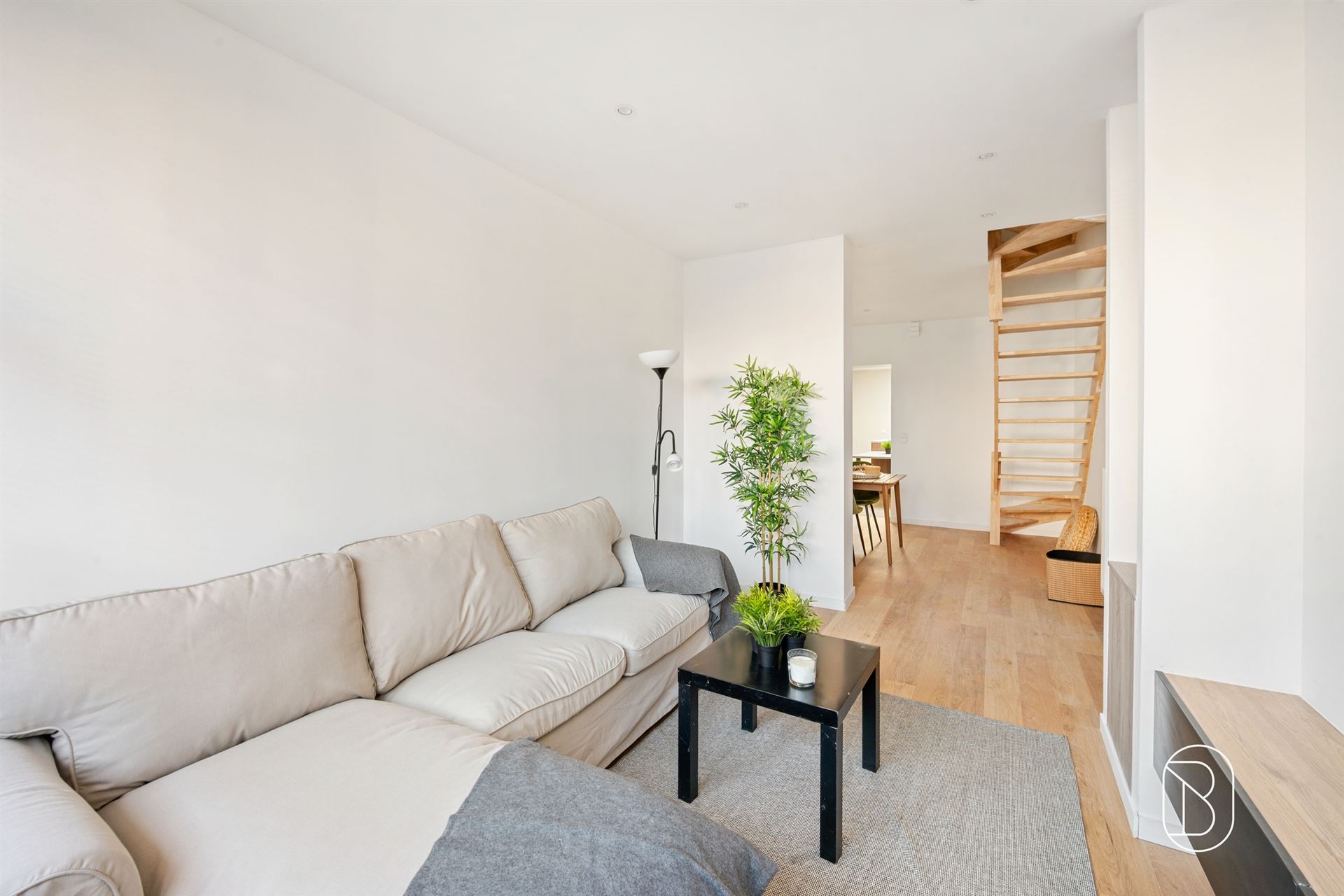 Volledig vernieuwde woning met 4 slk & tuin - foto 2