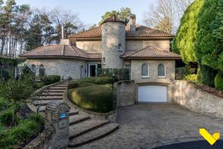 Exclusieve charmevilla met verwarmd zwembad in een rustige bosrijke omgeving.Te midden van een bosrijke omgeving waar rust en verfijning elkaar...