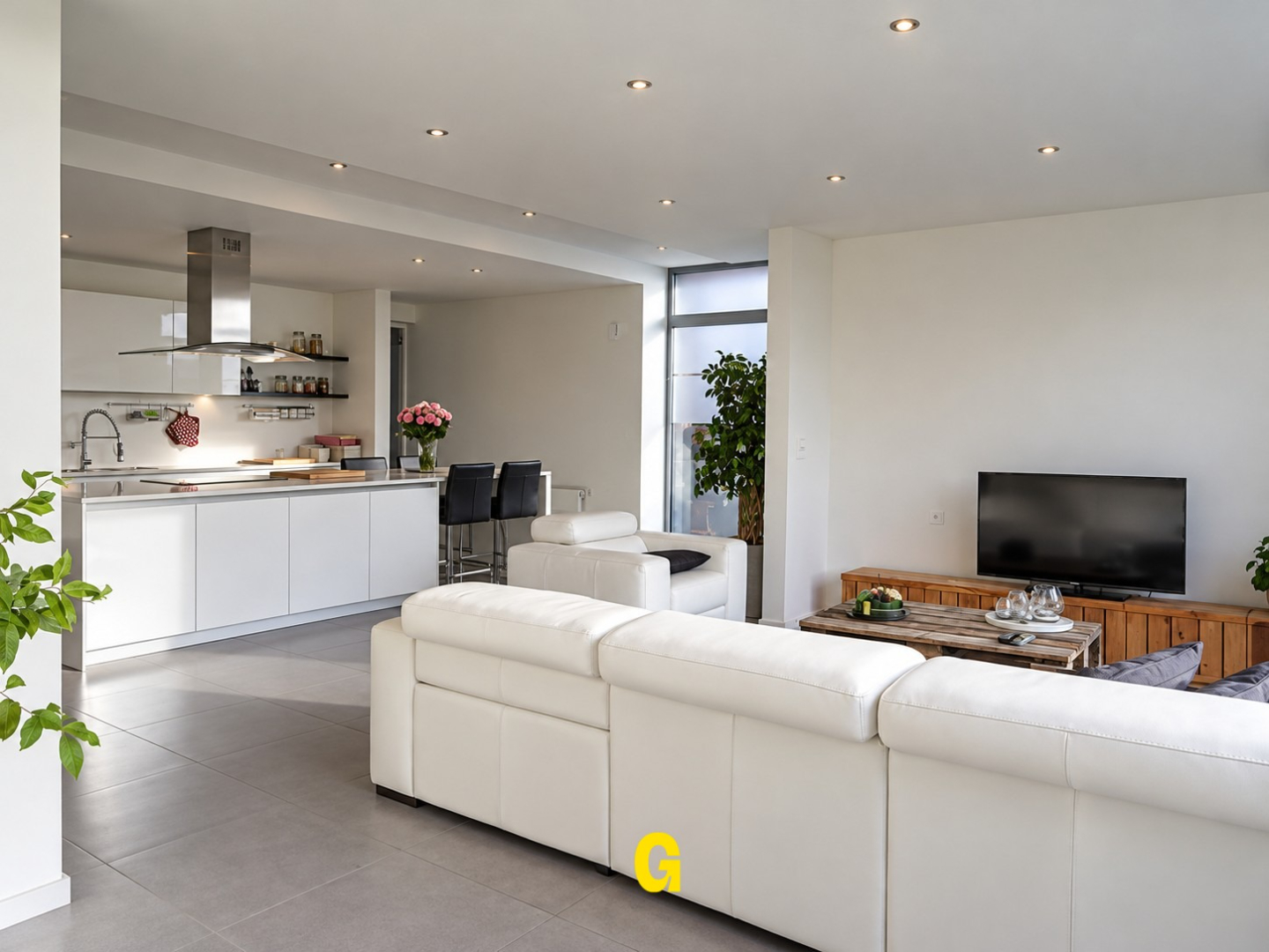 Aantrekkelijk gerenoveerde woning in OB met drie slaapkamers, terras, garage en tuin - foto 5