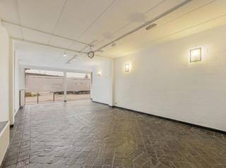 Wij bieden u deze kantoorruimte te huur aan, ideaal gelegen in de nabijheid van Antwerpen. Dankzij de uitstekende ligging is het pand...