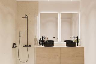 Ervaar luxueus wonen in het hart van Pelt. Geniet van hoogwaardige afwerking in de nabijheid van alle voorzieningen. Stap in onze VR-TOUR en beleef uw toekomstige thuis!<br /><br />Residentie ROSE GARDENS biedt niet enkel een magnifieke architectuur maar is ook uitgerust met de nieuwste technieken en is zo een voorloper in zijn soort! Elektrisch laden, nummerplaatherkenning, een digitale conciërge, bring me boxen, hightech domotica,…<br /><br />Appartement 2.3<br />1 slaapkamer – 78m² - terras 12m²<br />Constructie €236.260 + 21% BTW €49.614,60<br />Grondaandeel €39.000 + 12% RR €4.680<br />Prijs inclusief kosten, ondergrondse autostaanplaats en kelderberging €329.554,60 (excl. €2.500,- aansluitingskosten en notariskosten)<br />