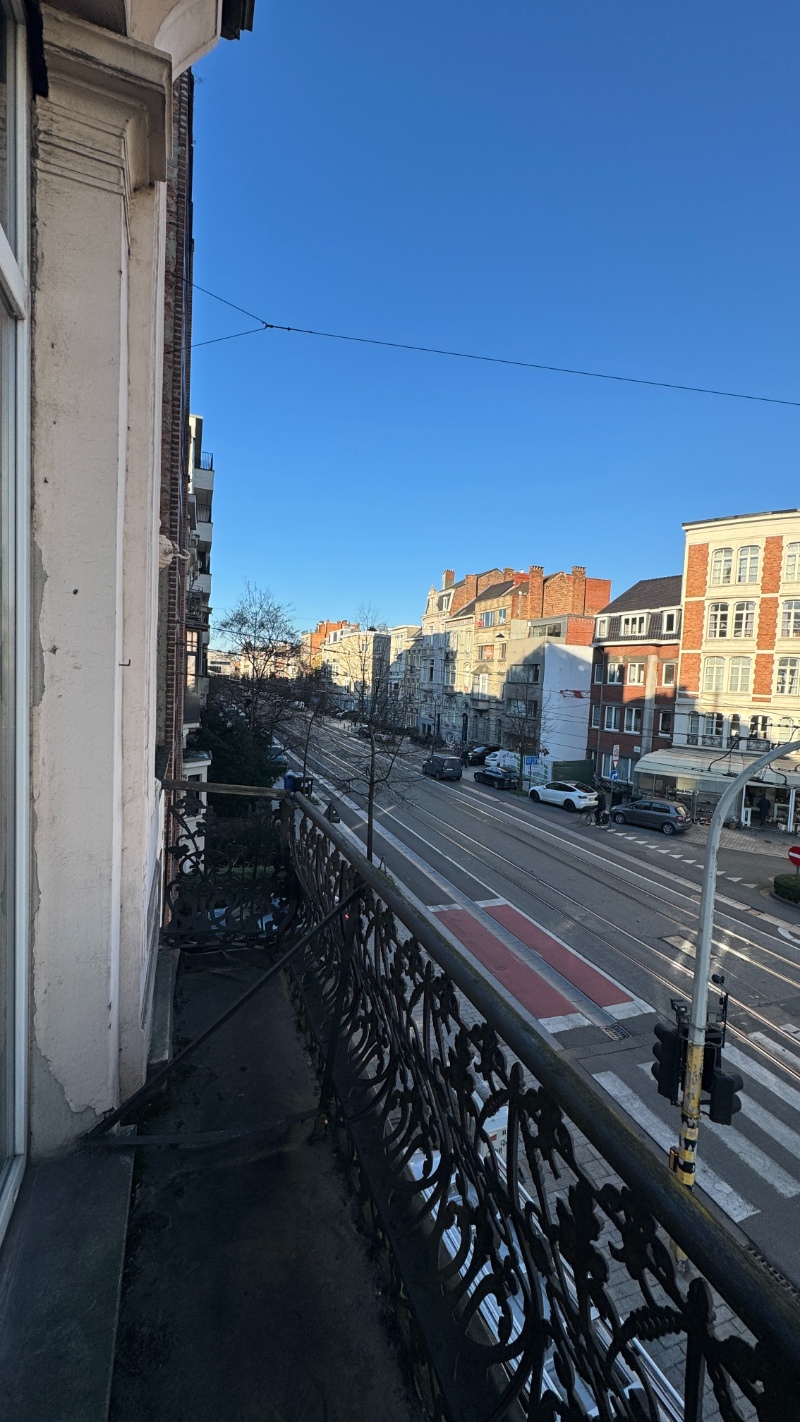 Karaktervol appartement op top-locatie aan het Sint-Pietersstation - foto 2