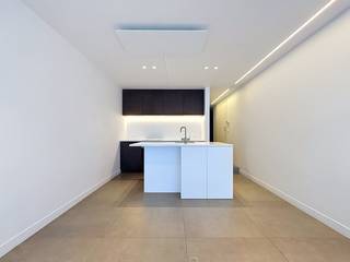 Recent appartement afgewerkt met kwalitatieve materialen gelegen in het centrum en op slechts 50m van het strand van Sint-Idesbald. Indeling: inkom, toilet, ingerichte keuken, eetkamer en living, terras, badkamer en ruime slaapkamer. Inclusief een ruime kelder. Ref. Eliana GV01