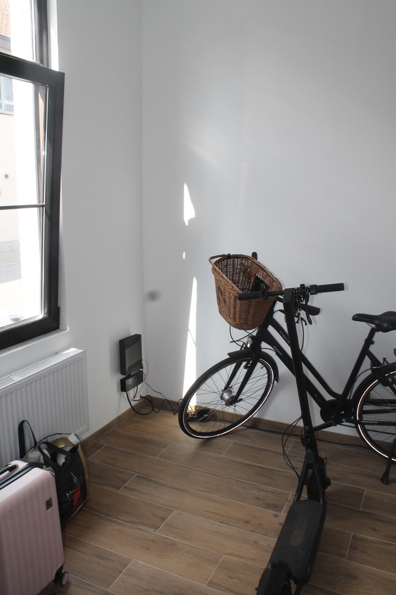 Prachtig vernieuwde woning met 4 slaapkamers. - foto 4