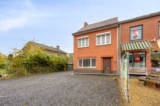 [[ DIT PAND NEEMT DEEL AAN DE ERA OPEN HUIZEN DAG OP 6/12 VAN 13:00 TOT 14:00 ]]LUMMEN: HALFOPEN BEBOUWING MET POTENTIEEL IN HET CENTRUMDeze te...